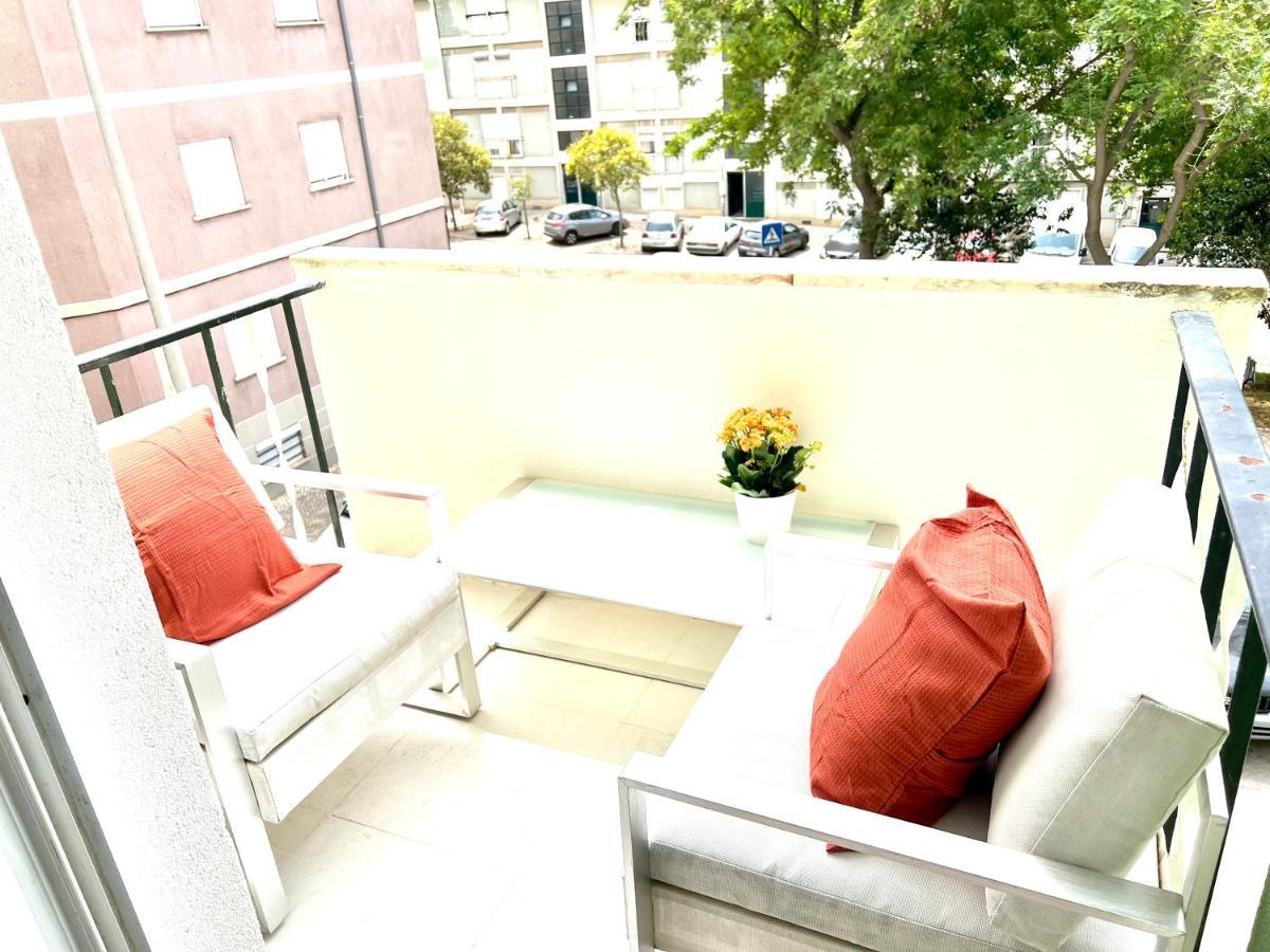 Almada Big Flat Next To Lisbon And Caparica Beach Екстер'єр фото