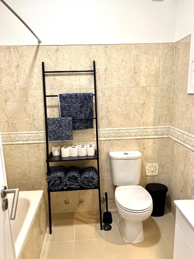 Almada Big Flat Next To Lisbon And Caparica Beach Екстер'єр фото