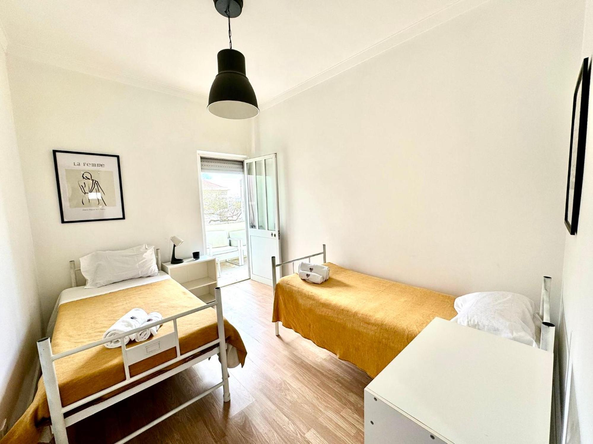 Almada Big Flat Next To Lisbon And Caparica Beach Екстер'єр фото