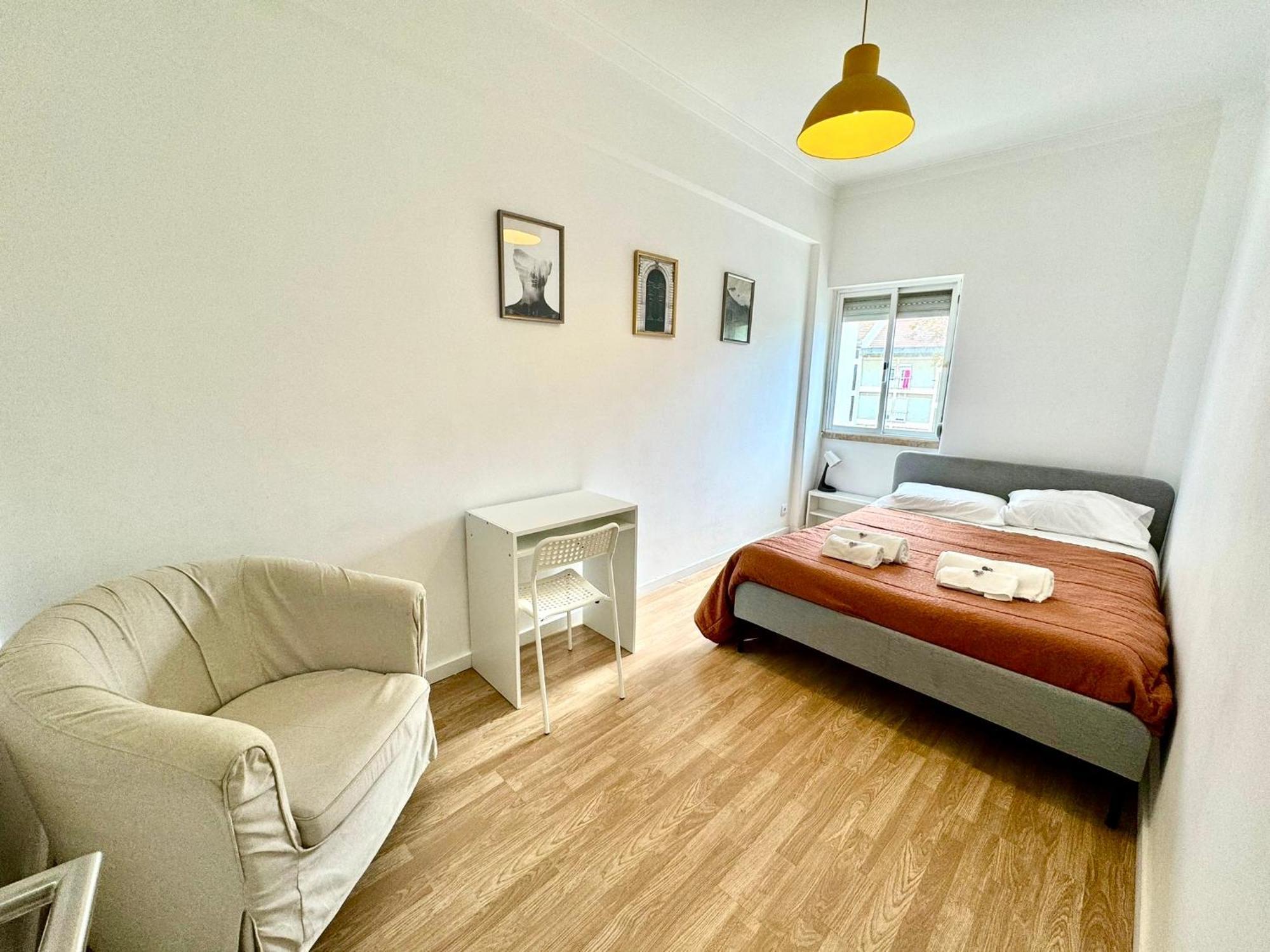 Almada Big Flat Next To Lisbon And Caparica Beach Екстер'єр фото