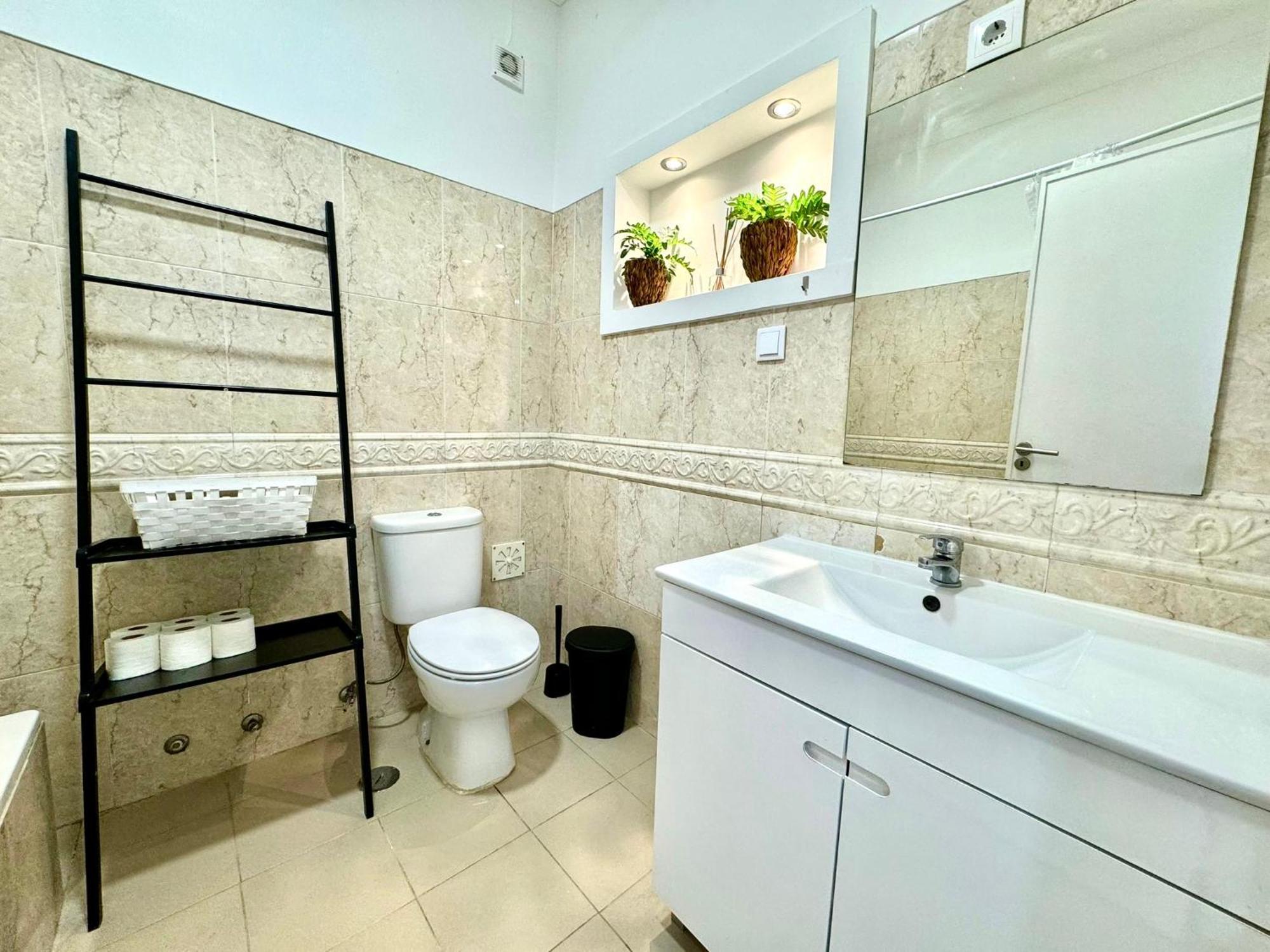 Almada Big Flat Next To Lisbon And Caparica Beach Екстер'єр фото
